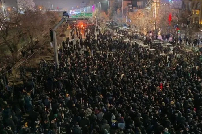 إعلام أمريكي: حصيلة قتلى الاحتجاجات الإيرانية تجاوزت 30 ألفا