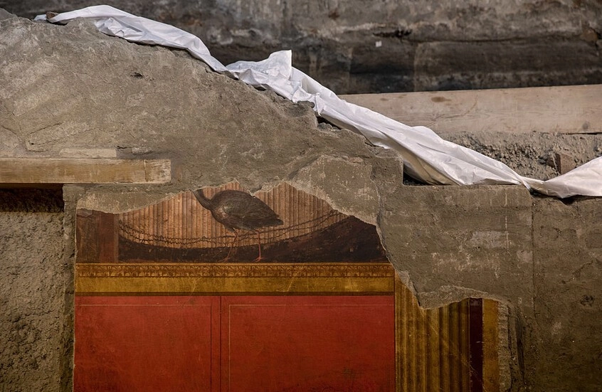 مدفونة منذ 2000 عام.. العثور على لوحات جدارية نادرة في فيلا رومانية | القاهرة الاخبارية 