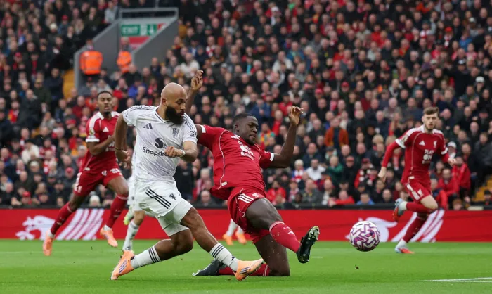مانشستر يونايتد يستضيف ليفربول في مواجهة قوية بالدوري الإنجليزي
