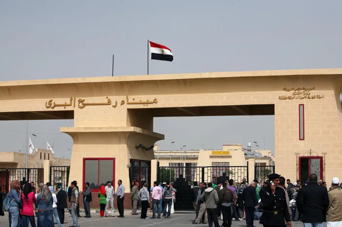 مصادر: مصر ترفض إجلاء الرعايا الأجانب لرفض إسرائيل إجلاء جرحى غزة | القاهرة  الاخبارية
