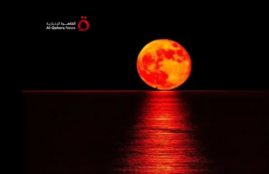السماء تتلون بالأحمر.. خسوف كلي للقمر الليلة