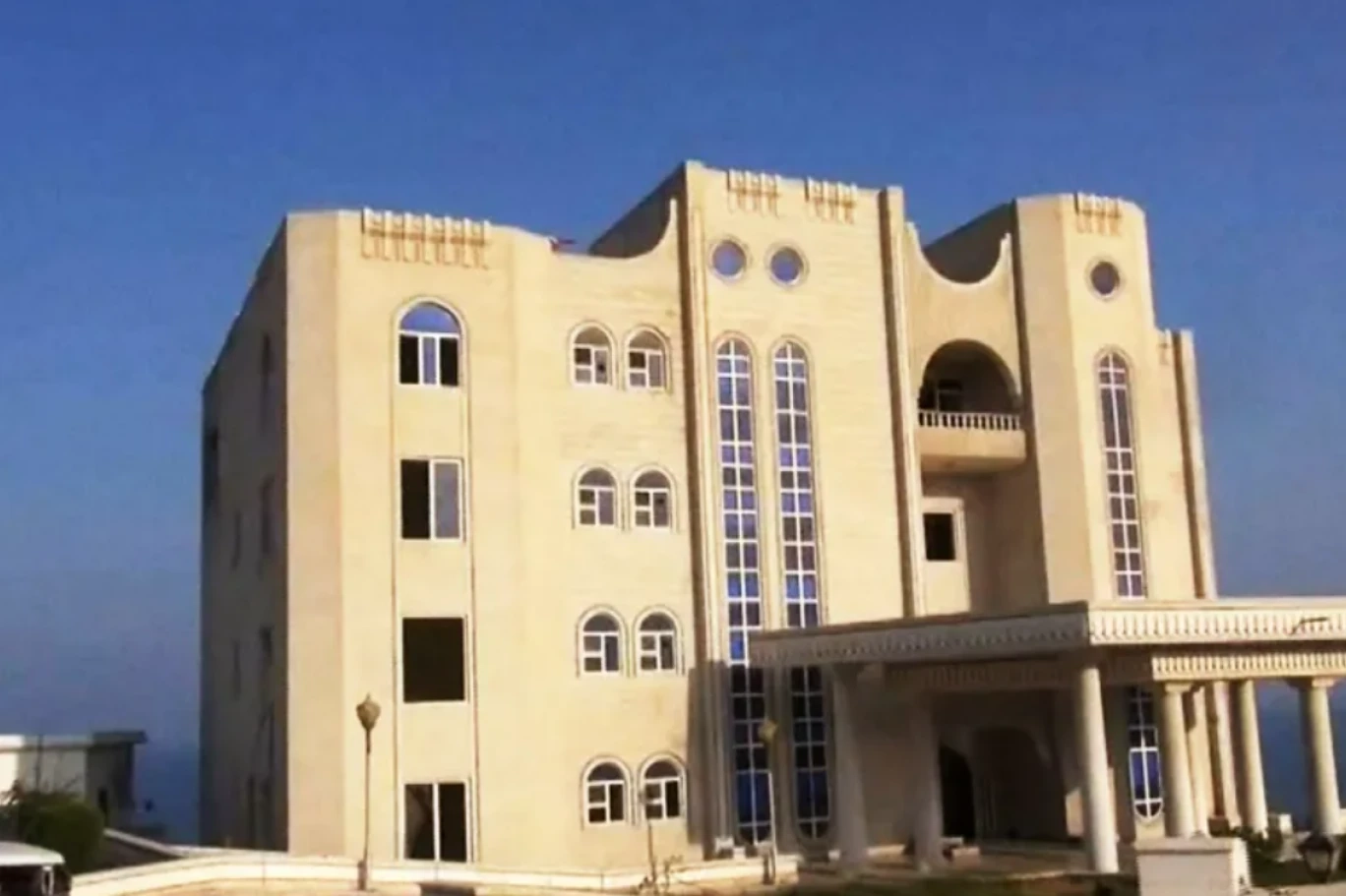 قصر المعاشيق.. قلب الصراع السياسي في اليمن