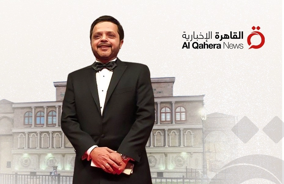 بعد غياب 23 عاما.. محمد هنيدي يفتح ستارة جديدة بالمسرح المصري