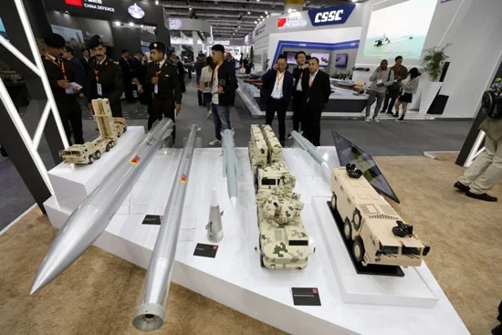 الرئيس المصري يفتتح "إيديكس 2025" الدولي للصناعات الدفاعية