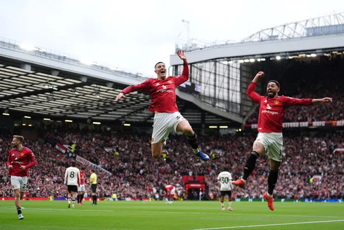 مانشستر يونايتد يضرب ليفربول بثلاثية ويتأهل إلى دوري أبطال أوروبا