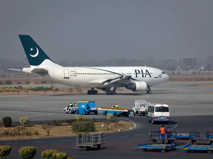 بعد 5 سنوات من الحظر.. الخطوط الباكستانية تستأنف رحلاتها إلى بريطانيا |  القاهرة الاخبارية
